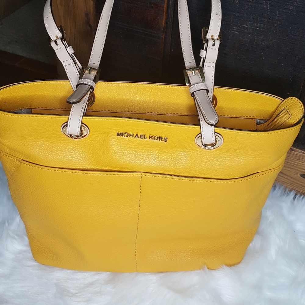 MK purse excellent condition